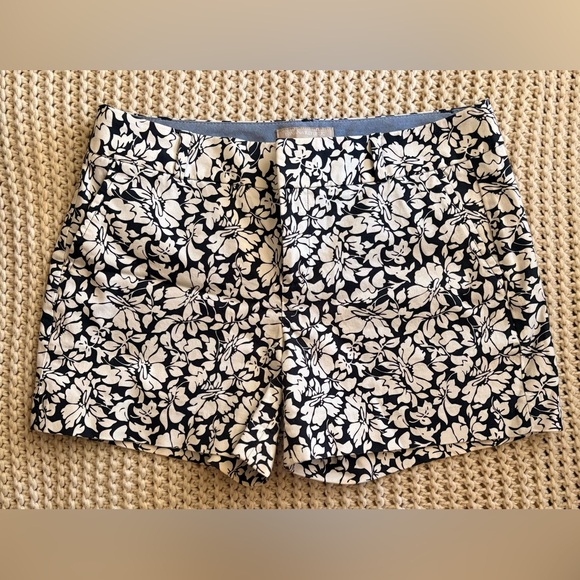 Banana Republic Pants - Banana Republic Hampton Fit Shorts